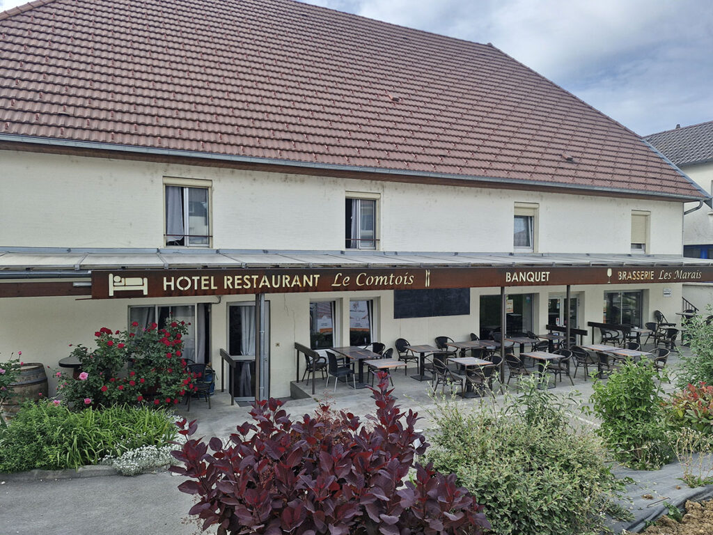 Hôtel restaurant Les Marais Comtois - terrasse